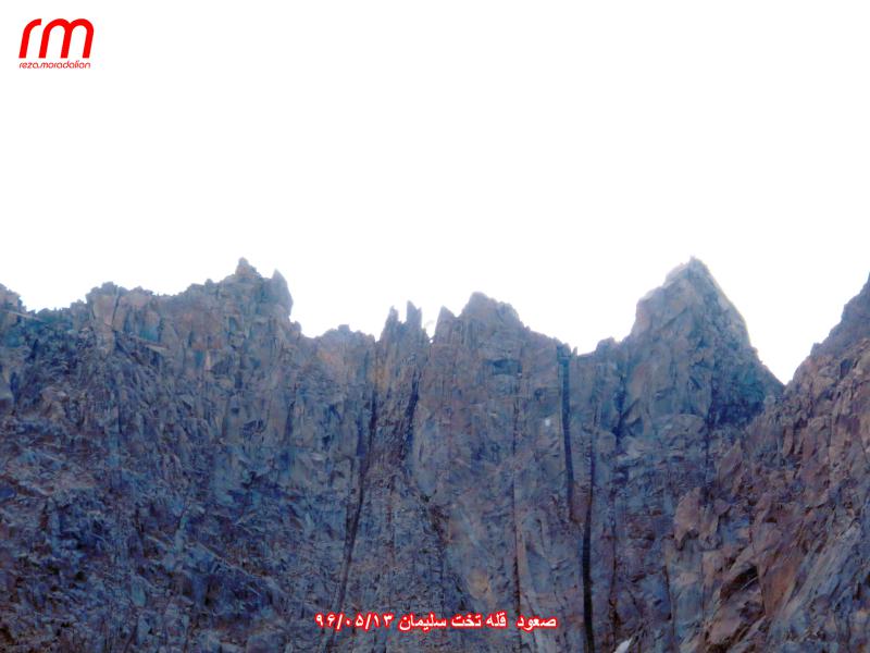 قله تخت سلیمان - یال سنگی دندان اژدها